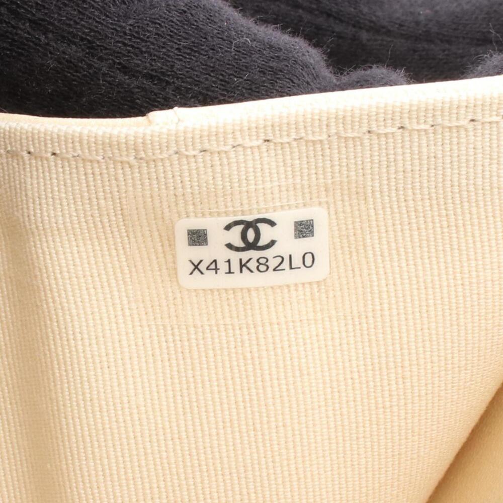 CHANEL White Leather Wallet - Picture 6 of 8